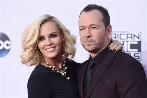 Jenny McCarthy, Donnie Wahlberg pose nude for beauty campaign